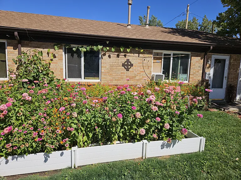 335 W Yale Ave — Photo 1