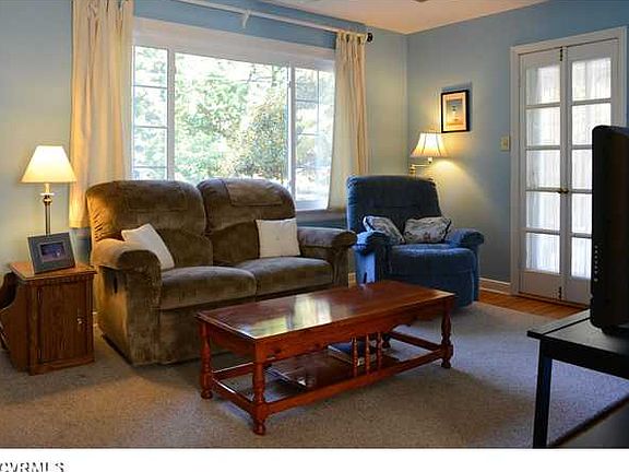 5th image of 1305 Camden Dr