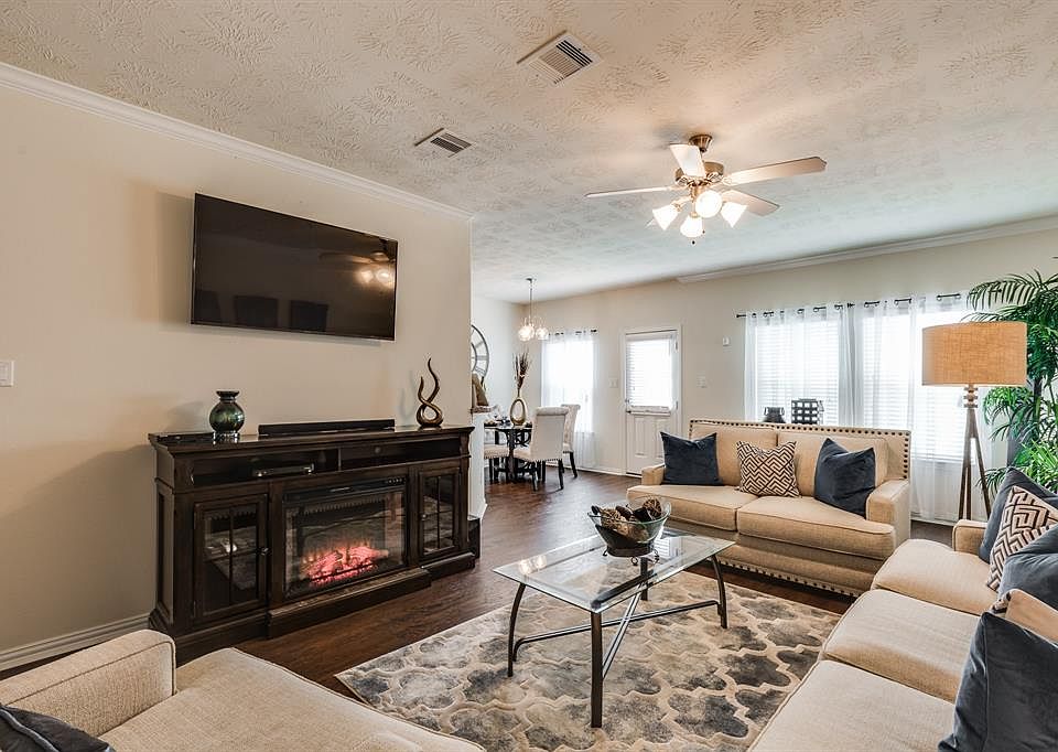 2nd image of 11521 Champions Green Dr