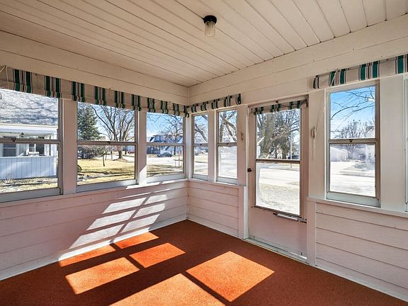 3rd image of 815 E Center St