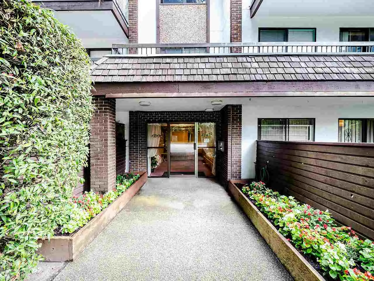 (#Id178) 1br Apartment @ Metrotown — Photo 3