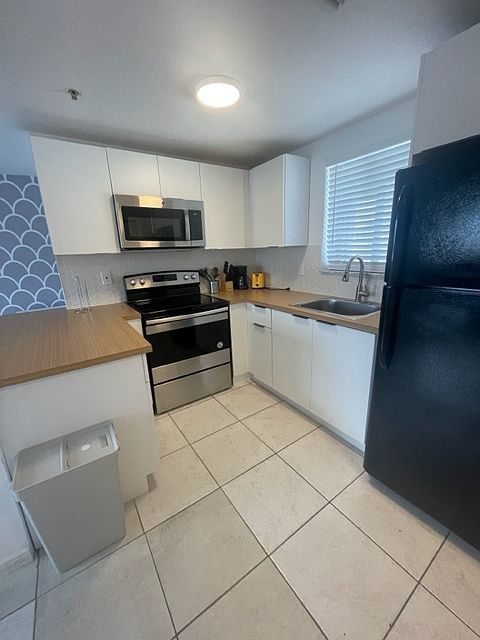 2nd image of 328 NW 12th Ave APT 10