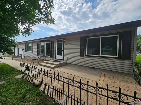 1129 Marshall Cir, Junction City, KS 66441