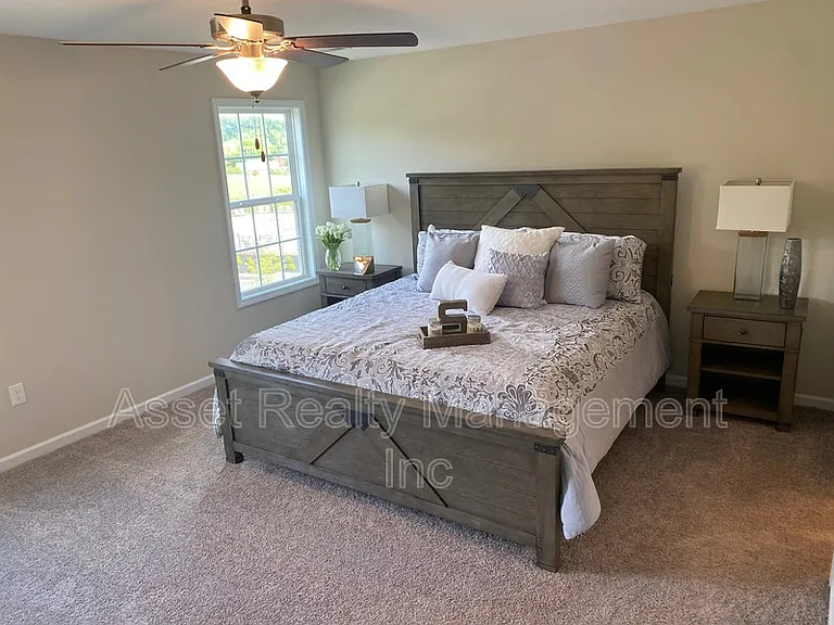 1160 Cloud View Dr — Photo 11