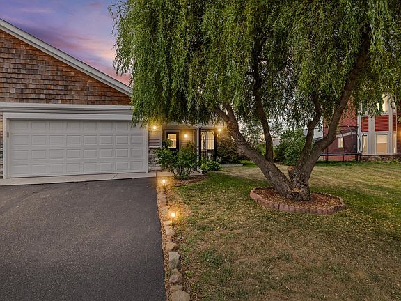 2nd image of 53 Meadowlark Ln