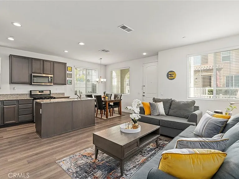 1721 Pantai Ave — Photo 12