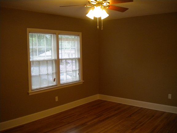 3rd image of 1516 Swope Dr