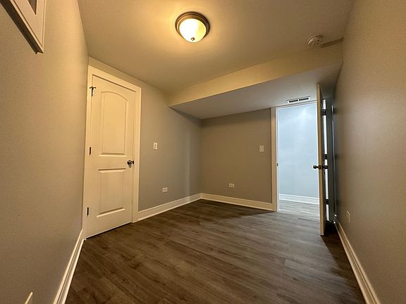 5th image of 2323 W Warren Blvd #B