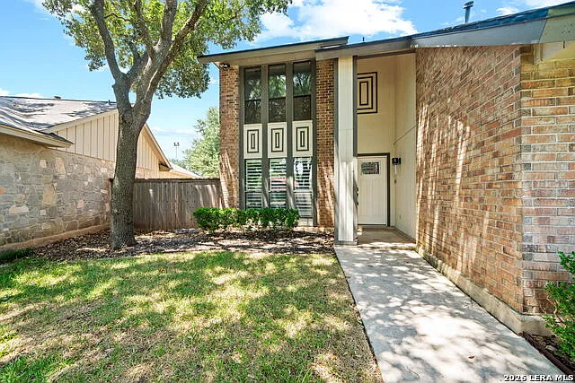 2315 Shady Crest Cir — Photo 2