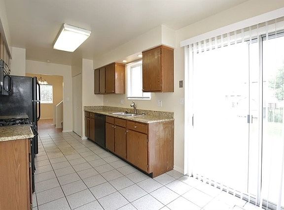 4th image of 679 Glen Ivy Dr #1