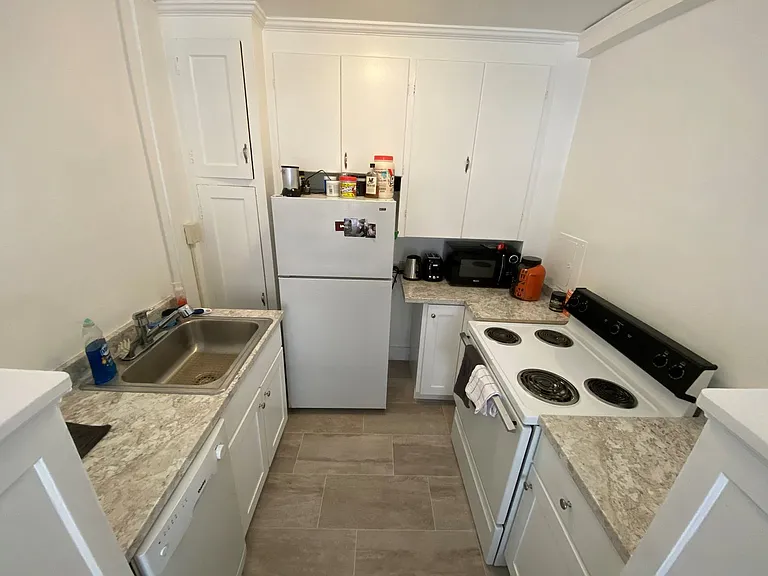 Bryant Apartments — Photo 45