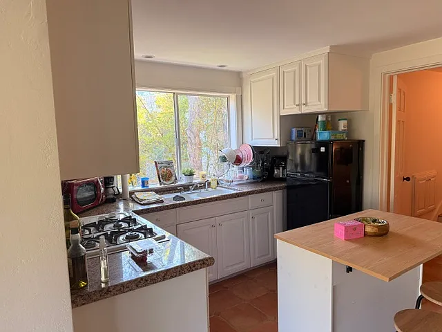 8729 Hollywood Hills Rd #A — Photo 4