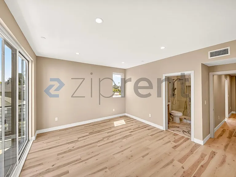 227 N Burlington Ave #1 — Photo 12