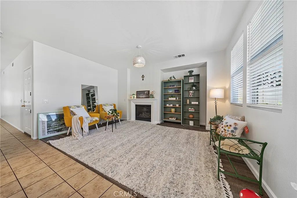 3 bed, 2.5 bath, 2037 sqft, $3,350 — Photo 4