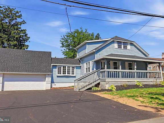 2nd image of 526 Cambria Ave