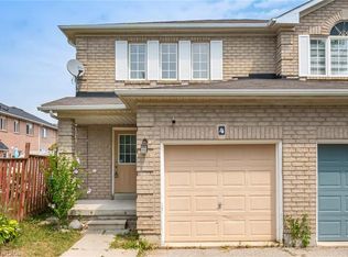 4 Vauxhall Cres, Brampton, ON L7A3A3