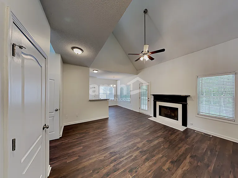 378 Moreland Cir — Photo 6
