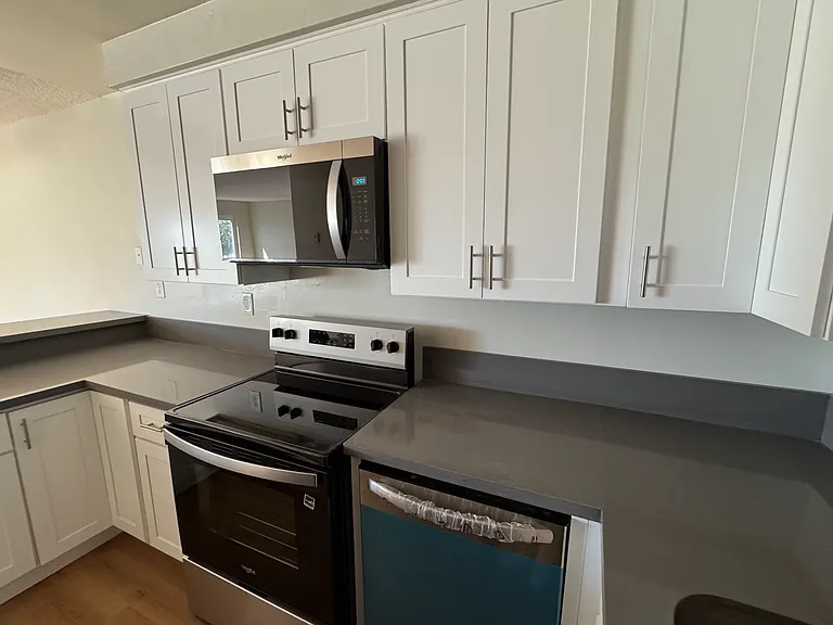 1751 Loma Ave — Photo 4