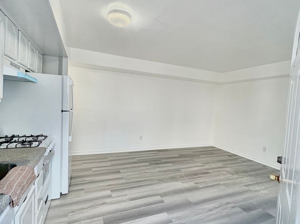 315 Travis Ave #1