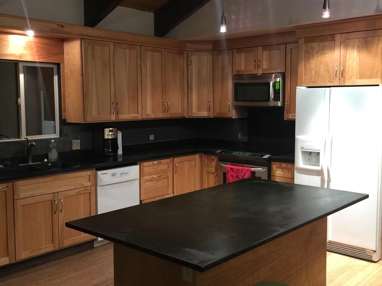 4 bed, 1980 sqft, $3,400 — Photo 2