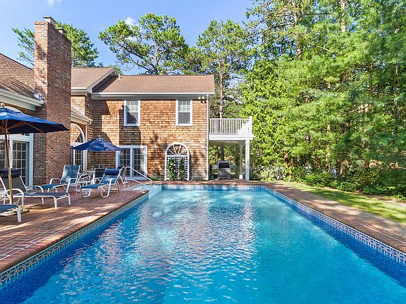2nd image of 33 Park Cir