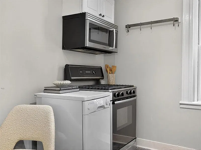 1 bed, 1.0 bath, 636 sqft, $1,820 — Photo 3