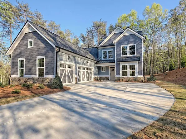 220 Northern Spy Dr, Clarkesville, GA 30523