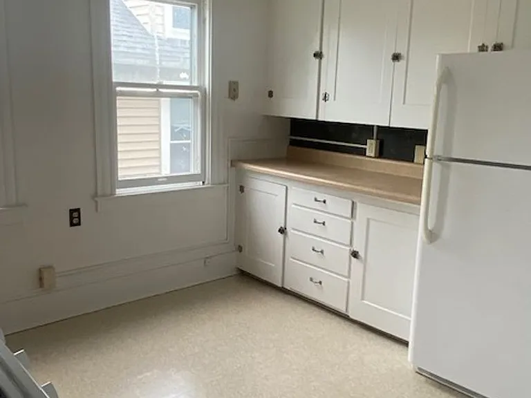 115-17 Trinity Place — Photo 2