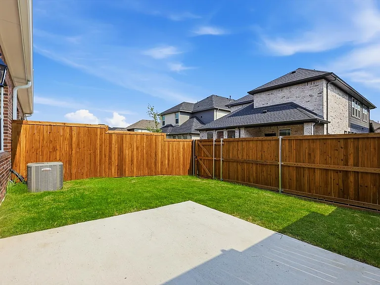 2845 Concord Dr — Photo 24