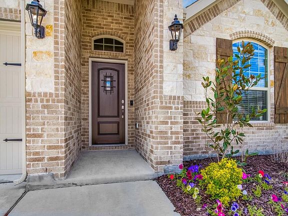 2nd image of 1325 Crossvine Dr