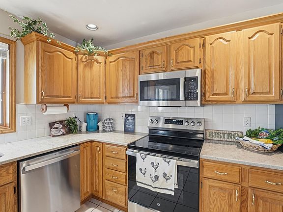 5th image of 612 Westlawn Dr