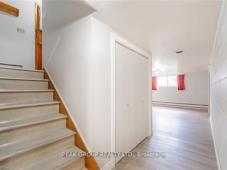 248 Bertie St #LOWER — Photo 13