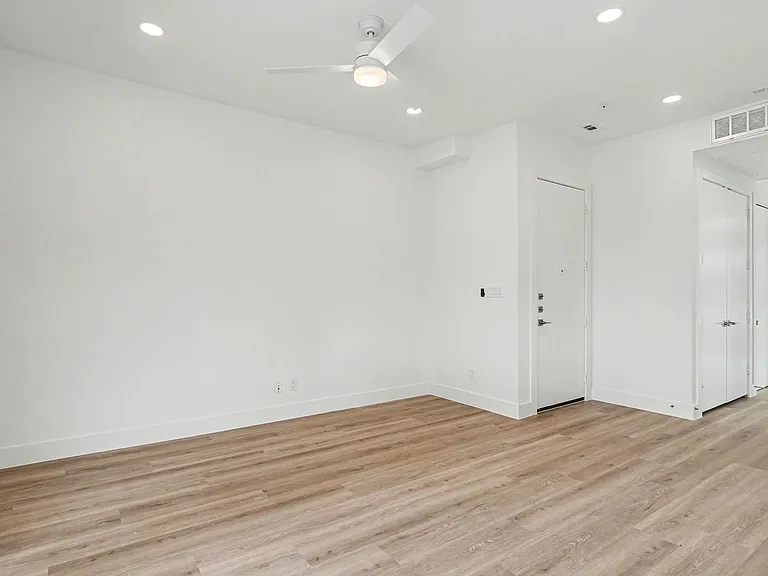 2217 N Fitzhugh Ave #303 — Photo 26