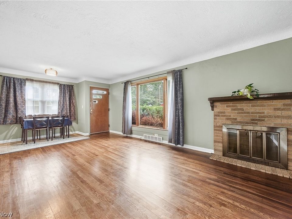 7th image of 320 West St