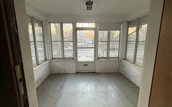 2nd image of 2915 44th Ave S