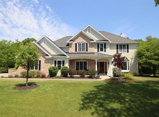 2354 Lockhorn Cir, West Bend, WI 53090