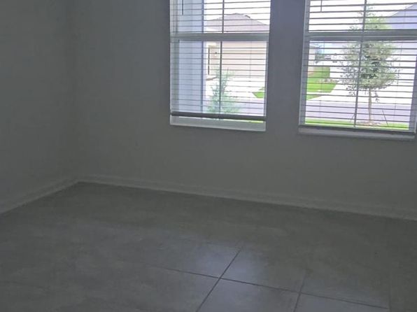 1137 Deepwater Cir