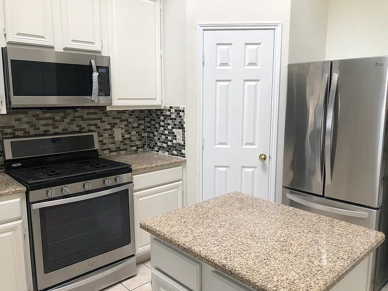 3841 Rolling Hills Dr — Photo 20