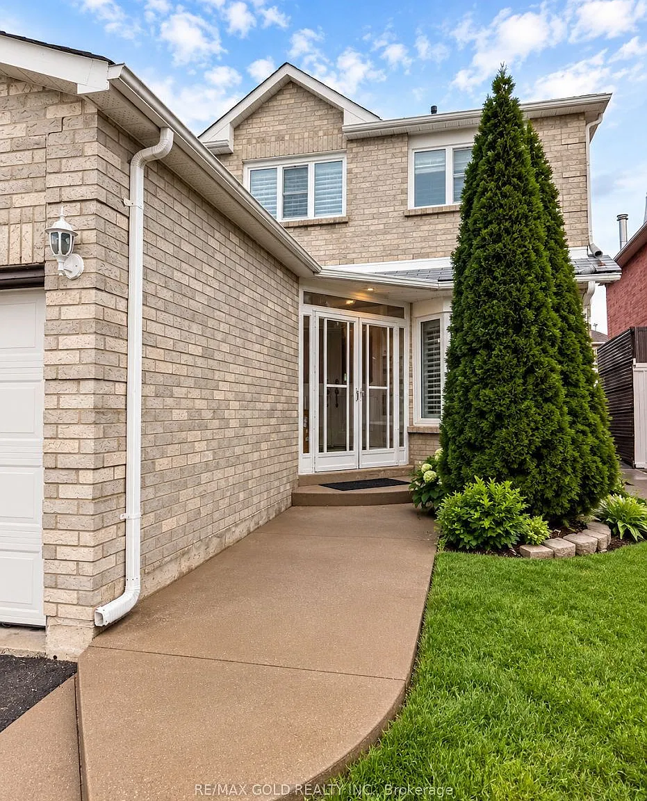 4 bed, $3,300 — Photo 2