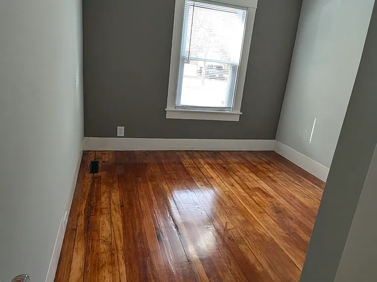 139 S Foster Ave — Photo 8