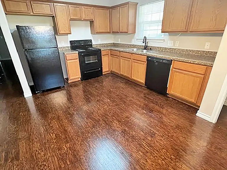 817 W Lamar St — Photo 2