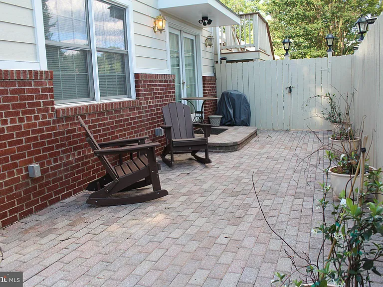 7703 Newcastle Dr — Photo 11