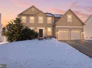 17 Log Cabin Rd, Sicklerville, NJ 08081