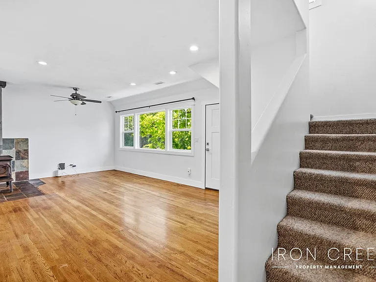 409 W Ada St — Photo 4