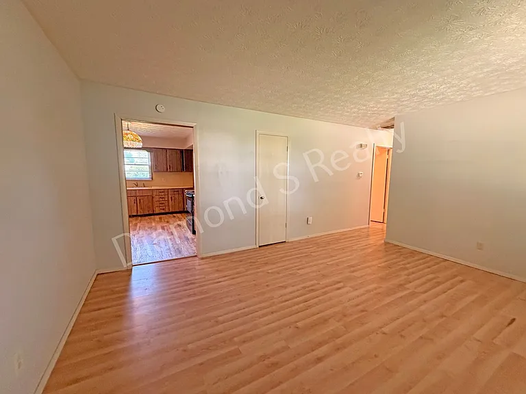 2264 E Nora St — Photo 3