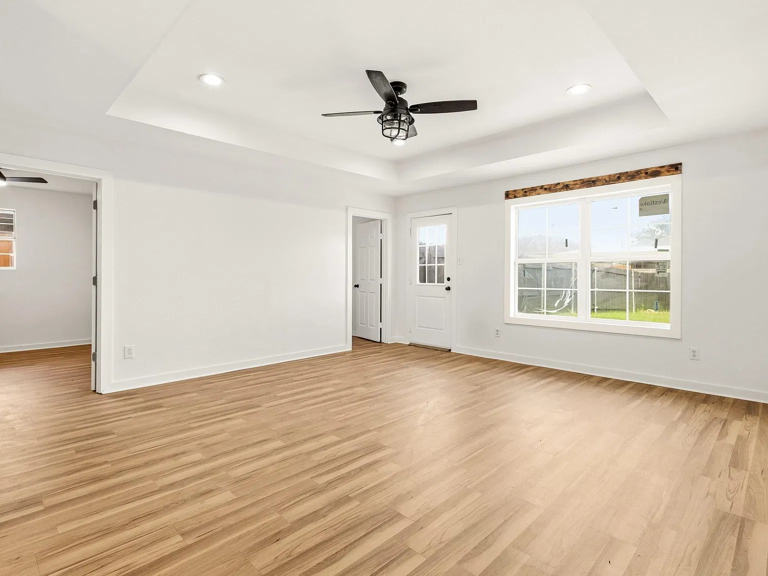 4 bed, 1447 sqft, $2,450 — Photo 3