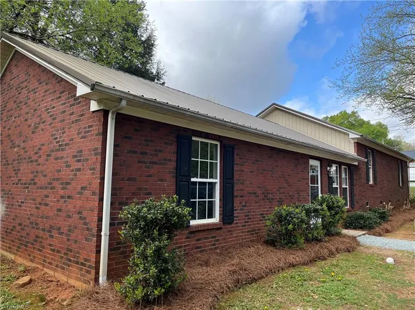 403 Farmer Ave, Lexington, NC 27292