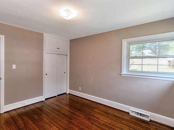 5th image of 1133 Brighton Pl