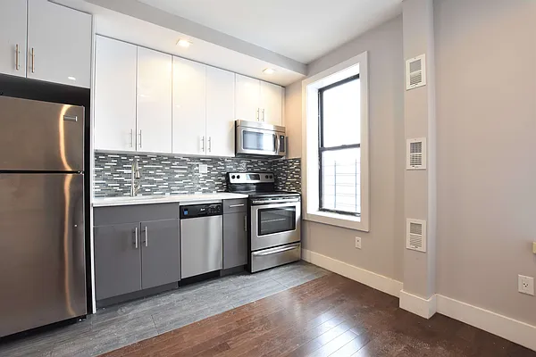 Rented by Clove Realty LLC | media 2