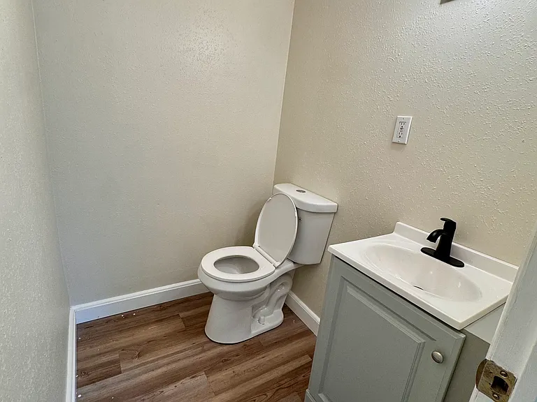 7246 Tonawanda Creek Rd — Photo 8